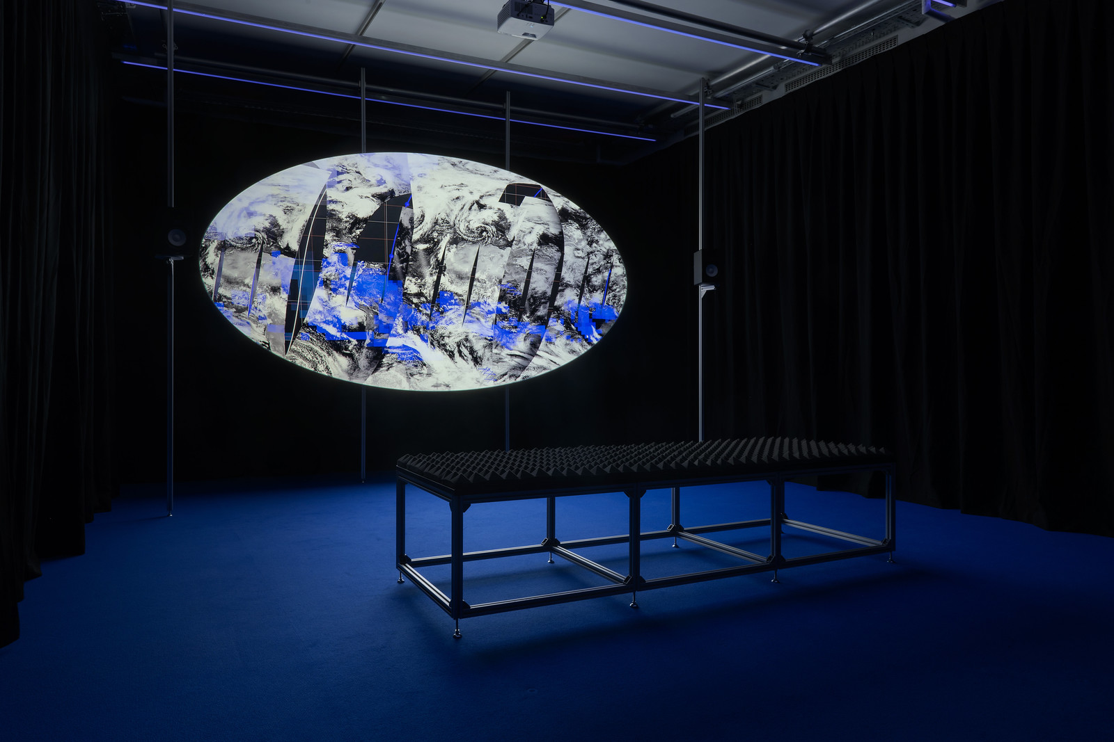Lara Rajhman — Loading Suns, 2023
